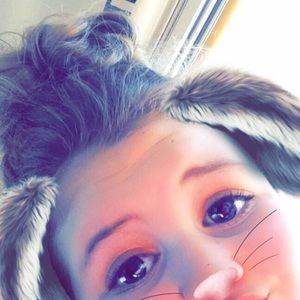 Meet your Posher, Elise